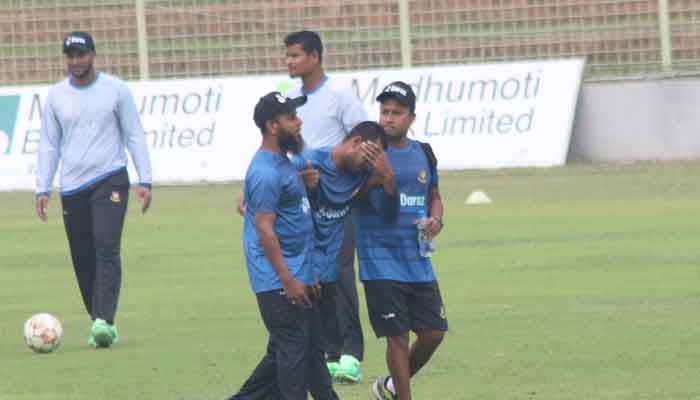 অনুশীলনে বলের আঘাত পেয়ে হাসপাতালে মিরাজ