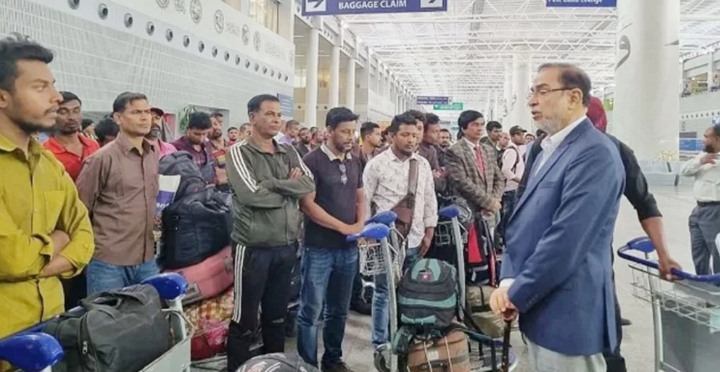 সুদান থেকে ফিরলেন আরও ৫২ বাংলাদেশি