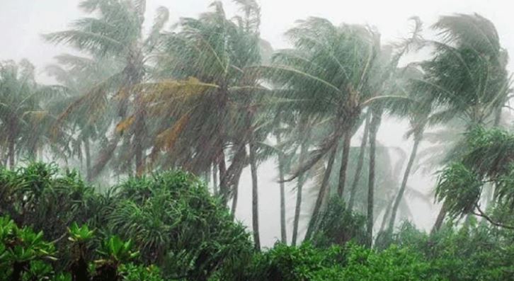 ৪৫ থেকে ৮০ কিলোমিটার বেগে ঝড়ের আভাস