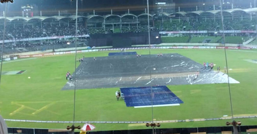 বৃষ্টিতে খেলা পরিত্যক্ত ঘোষণা