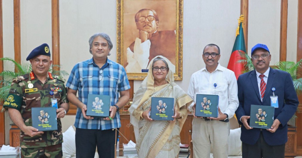 ‘মরণ সাগরপারে তোমরা অমর’ প্রকাশনার মোড়ক উন্মোচন