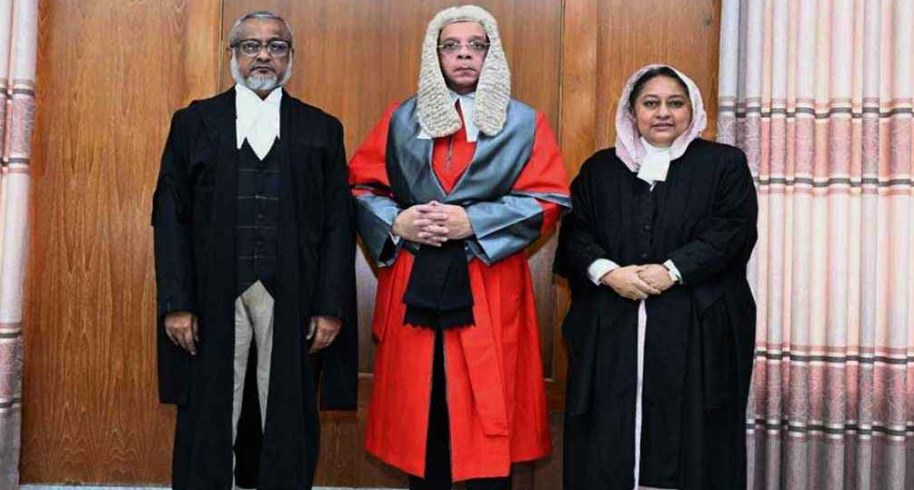 শপথ নিলেন আপিল বিভাগে নিয়োগ পাওয়া ২ বিচারপতি