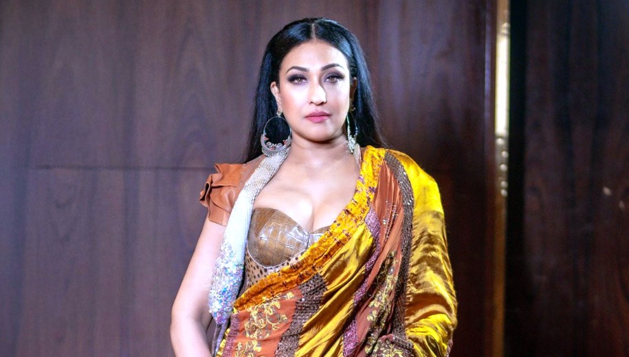 এখনও অ্যাওয়ার্ড না পেলে বাড়ি ফিরে কেঁদে ফেলি : ঋতুপর্ণা 