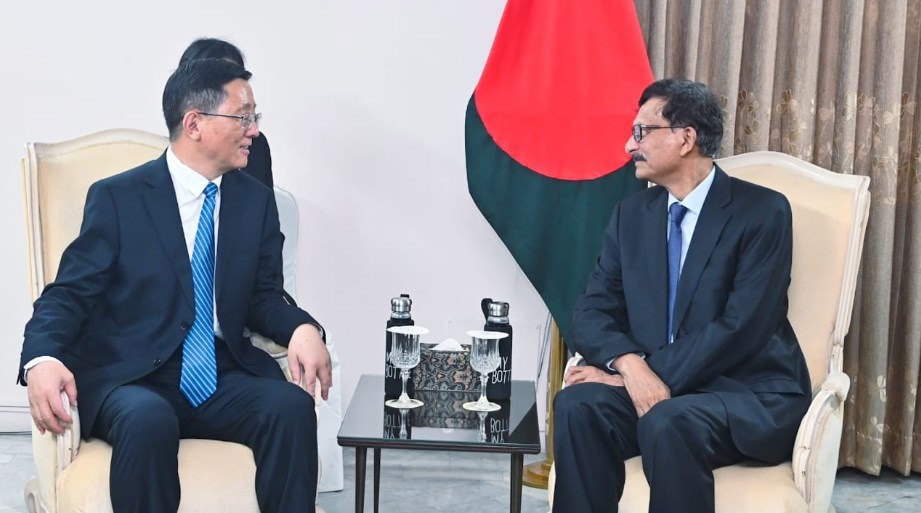 পররাষ্ট্র উপদেষ্টার সঙ্গে চীনের ইউনান প্রদেশের গভর্নরের সাক্ষাৎ