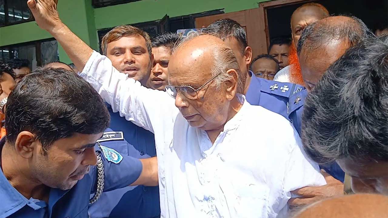 হলফনামায় সম্পদে অসংগতি, দুদকের মুখোমুখি সাবেক মন্ত্রী রমেশ চন্দ্র