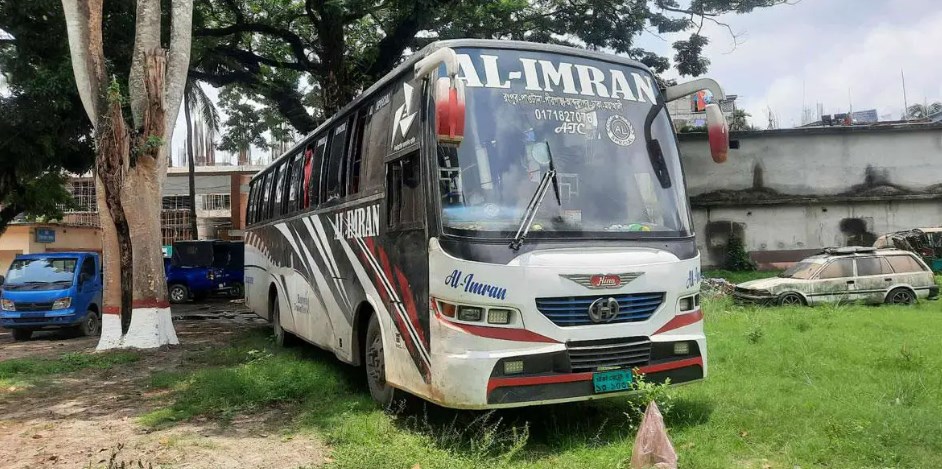 সাড়ে ৫ ঘণ্টা ডাকাতদের নিয়ন্ত্রণে বাস, নারী যাত্রীদের শ্লীলতাহানি