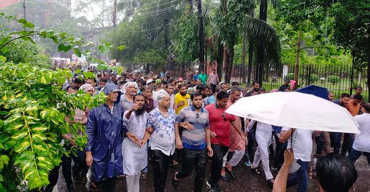 আসিফ-মাহফুজ পদত্যাগ না করা পর্যন্ত সড়ক ছাড়বেন না আন্দোলনকারীরা