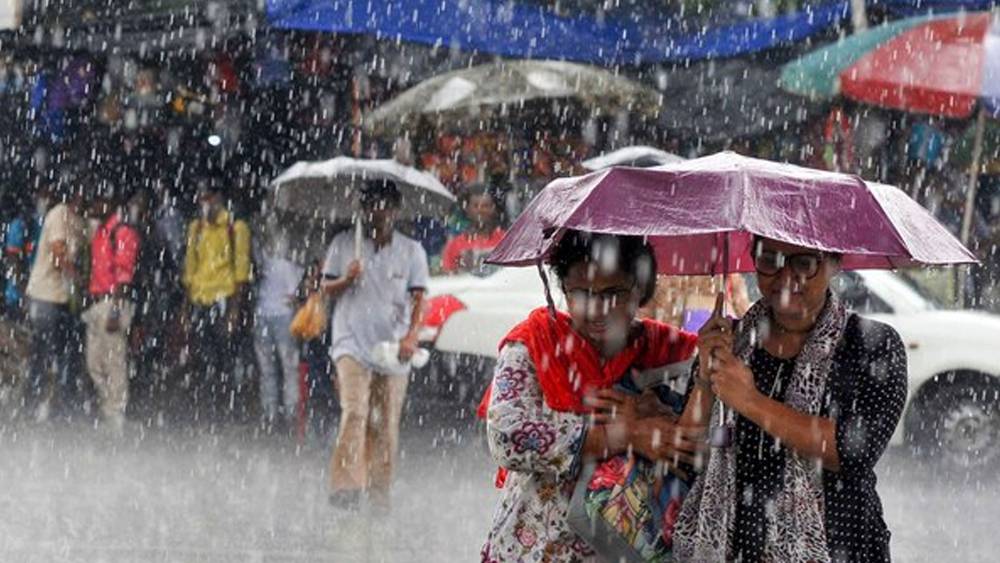৭ বিভাগে অতিভারী বৃষ্টির আভাস, ভূমিধসের শঙ্কা