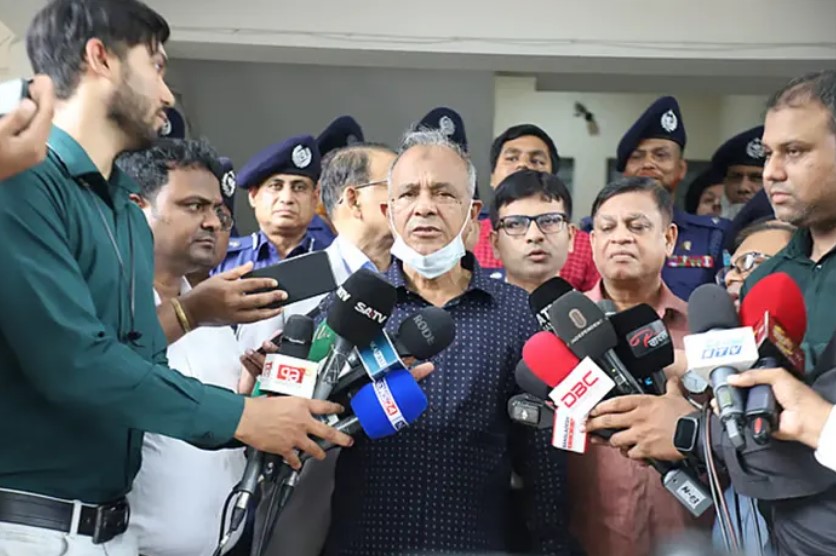 মিটফোর্ডে হত্যার ঘটনায় জড়িত সবাইকে আইনের আওতায় আনা হবে: স্বরাষ্ট্র উপদেষ্টা