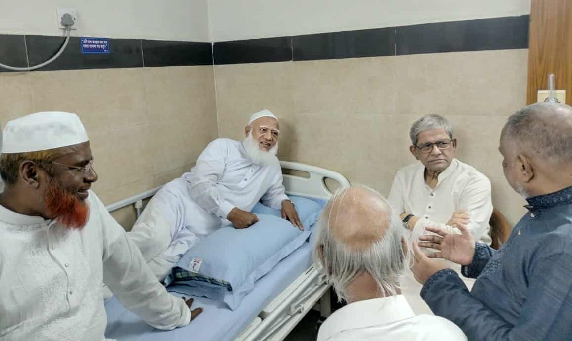 জামায়াতের আমিরকে হাসপাতালে দেখতে গেলেন মির্জা ফখরুল