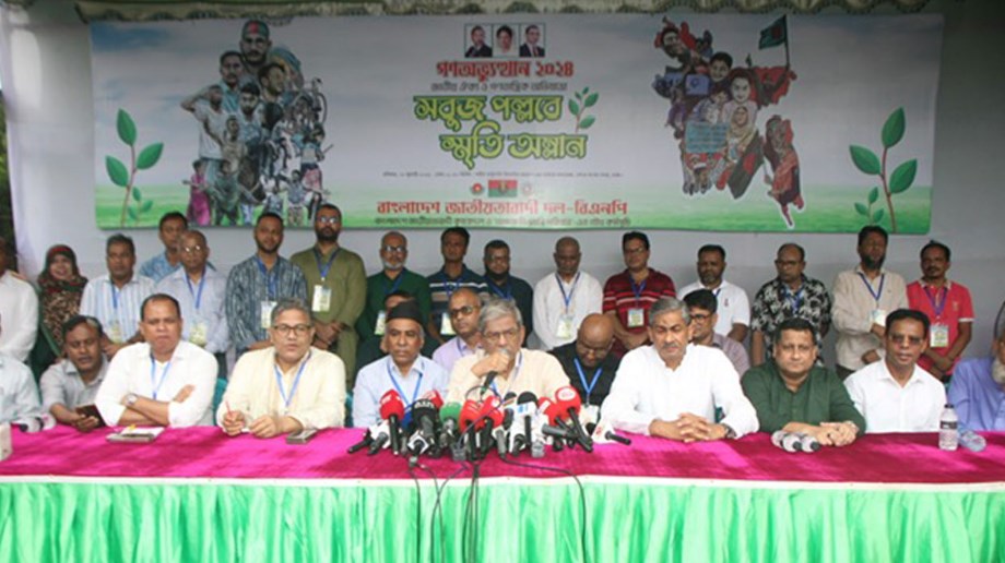 ‘হাসিনা মানবজাতির কলঙ্ক; হাসিনা মায়েদের কলঙ্ক, তার ক্ষমা নেই’