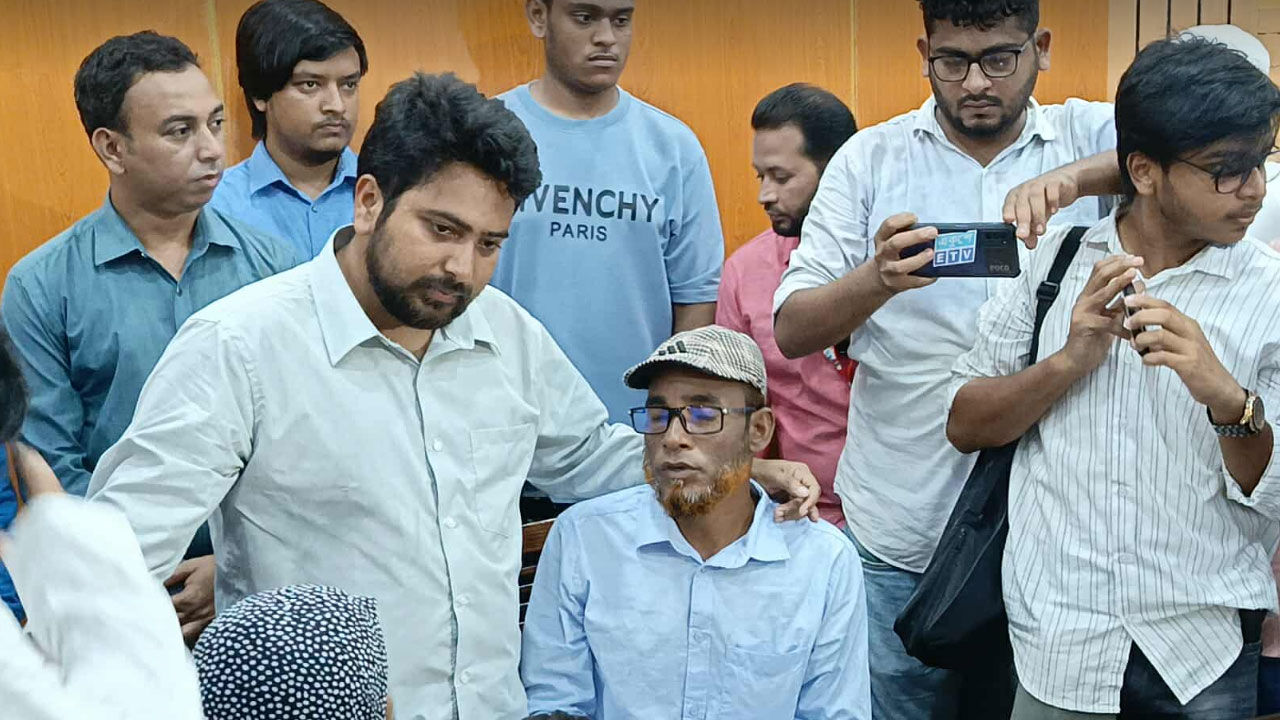 ব্রাহ্মণবাড়িয়ায় শহীদের পরিবারের সঙ্গে মতবিনিময় করলেন নাহিদ ইসলাম