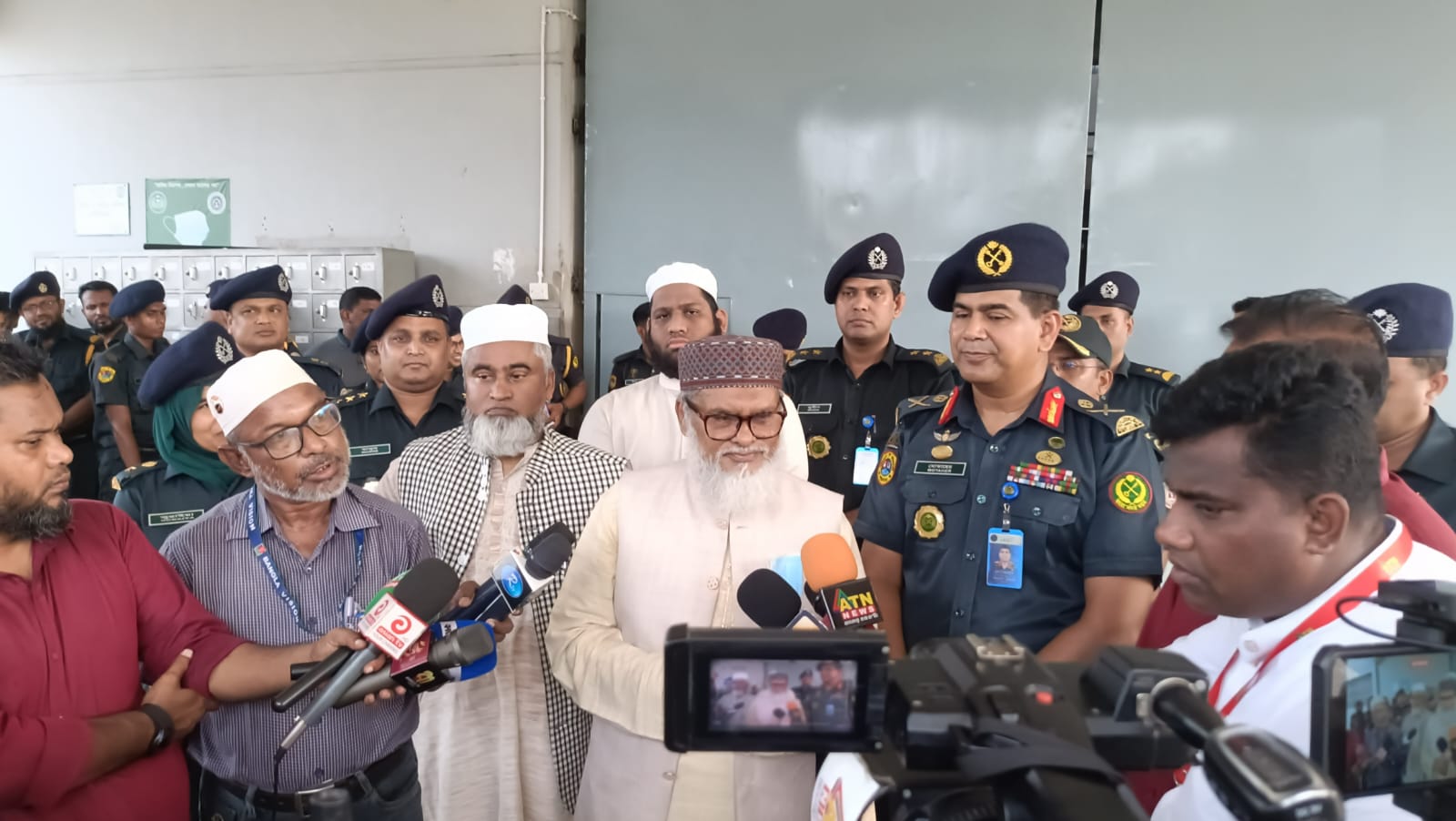 জেলখানায় বন্দিদের স্বাভাবিক জীবনে ফিরে যাওয়ার ব্যবস্থা রাখতে হবে: ধর্ম উপদেষ্টা 