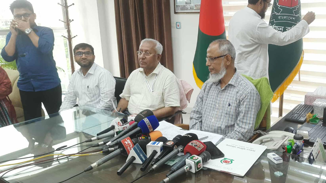 গাজীপুরে আসন বাড়ছে, কমছে বাগেরহাটে : ইসি