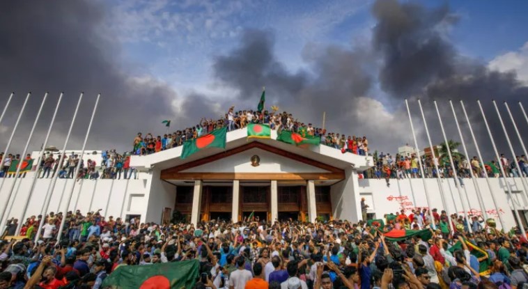 ঐতিহাসিক ৩৬ জুলাই: স্বৈরাচার হাসিনার পলায়নের দিন, ঢাকামুখী জনস্রোত