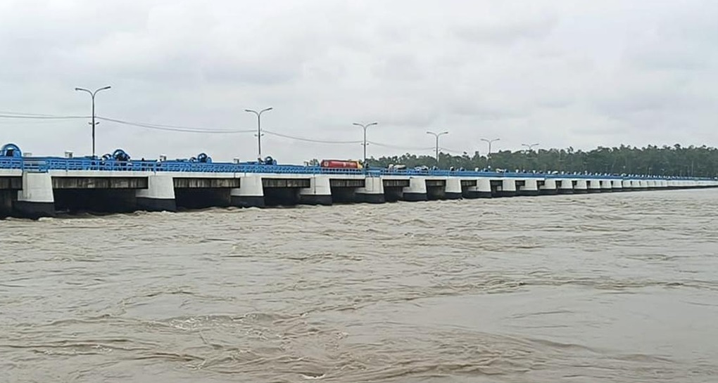 তিস্তার পানি বিপৎসীমার ওপরে, খোলা হলো সব জলকপাট