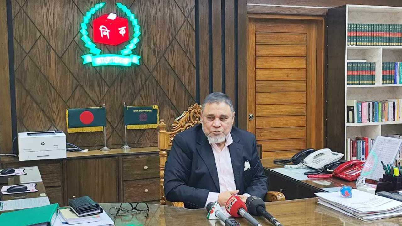 চ্যালেঞ্জ থাকলেও অবাধ ও গ্রহণযোগ্য নির্বাচন দিতে প্রস্তুত ইসি : সিইসি