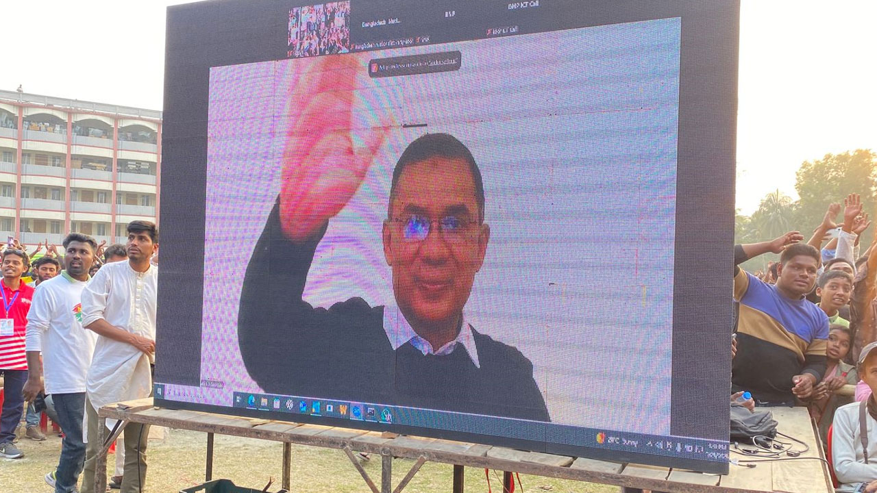 ভোট দিয়ে চলে এলে চলবে না, কেন্দ্রেই থাকতে হবে : তারেক রহমান