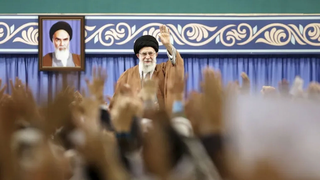 খামেনির মৃত্যু : ইরানের শাসনব্যবস্থা কি ভেঙে পড়বে?