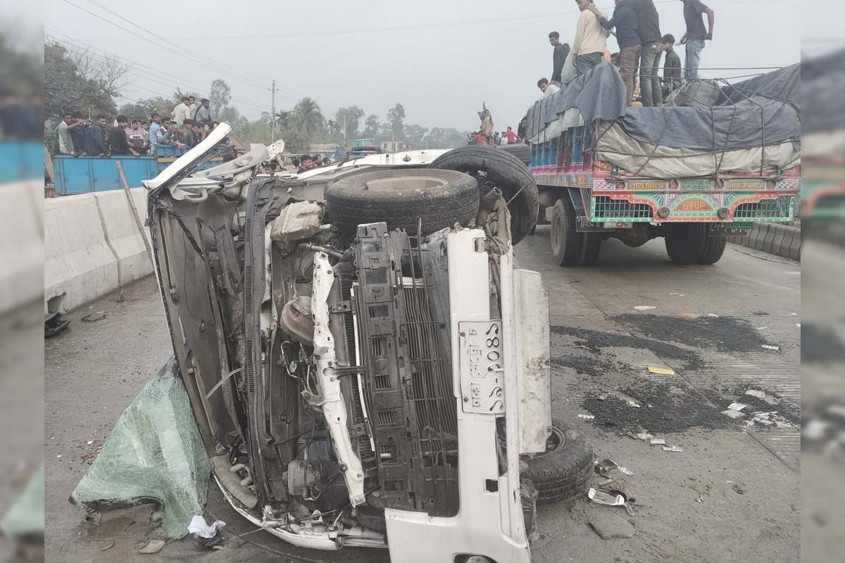 বগুড়ায় মাইক্রোবাসে গ্যাস সিলিন্ডার বিস্ফোরণ, নিহত ৩