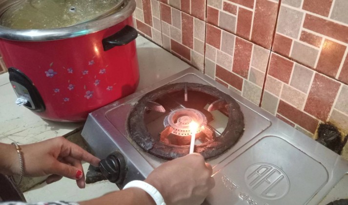 চট্টগ্রামে তীব্র গ্যাস সংকট, বিপর্যস্ত জনজীবন ও শিল্প উৎপাদন