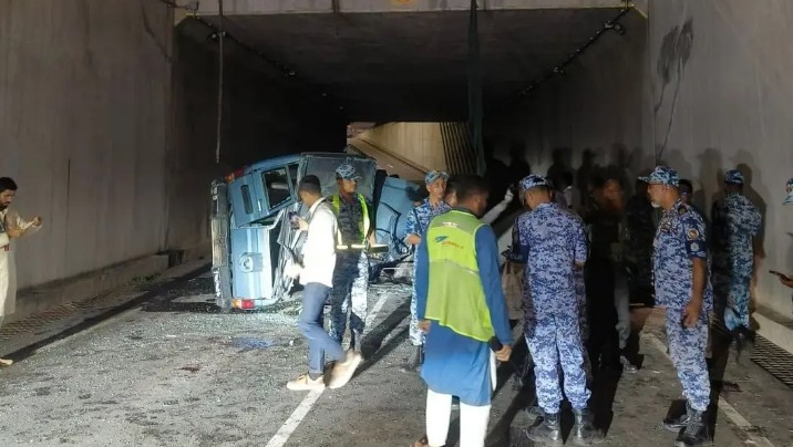 বিমানবন্দরে বিমানবাহিনীর পিকআপ দুর্ঘটনায় নিহত ৩