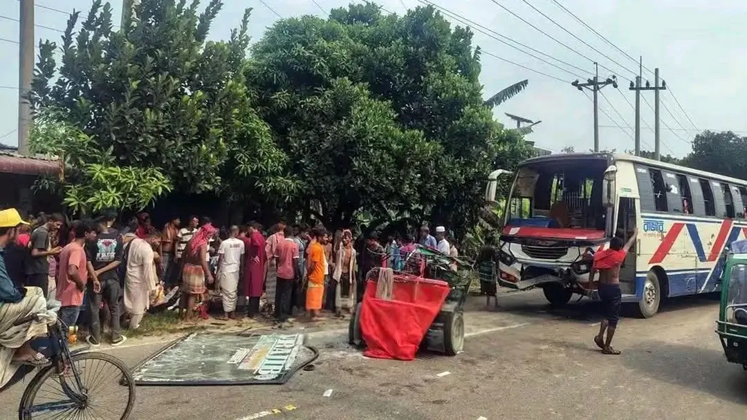 ময়মনসিংহে বাস-সিএনজি সংঘর্ষে নারী-শিশুসহ নিহত ৭, একই পরিবারের ৪ জন