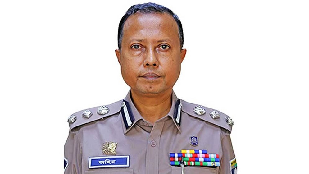 ভাটারায় বাড়িতে মাদক উদ্ধার, অতিরিক্ত ডিআইজি আবদুল্লাহ আল জহির ক্লোজড