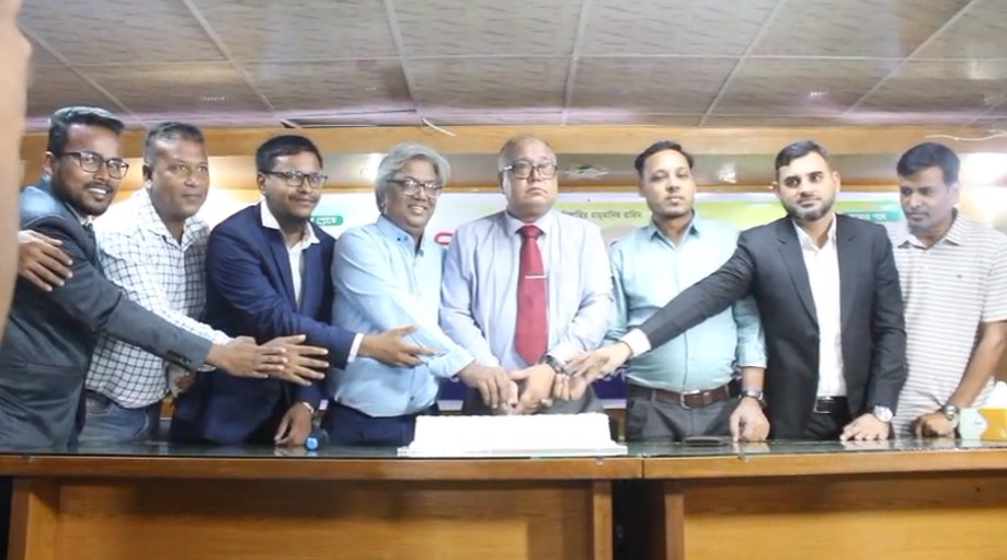 জমকালো আয়োজনে বাংলাদেশ মেইলের তৃতীয় প্রতিষ্ঠাবার্ষিকী উদযাপন, গুণীজনদের সম্মাননা